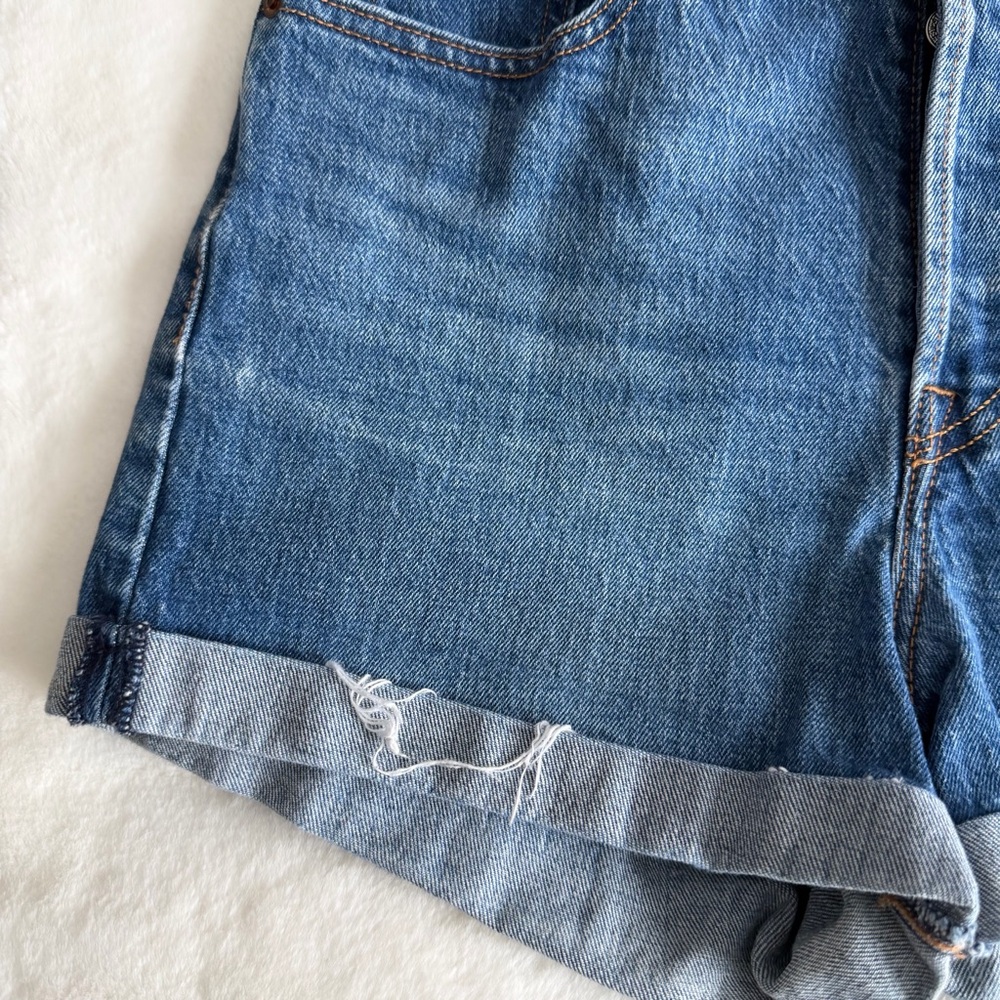 Levi’s The Wedgie Short Women’s Size 30 - Picture 4 of 9